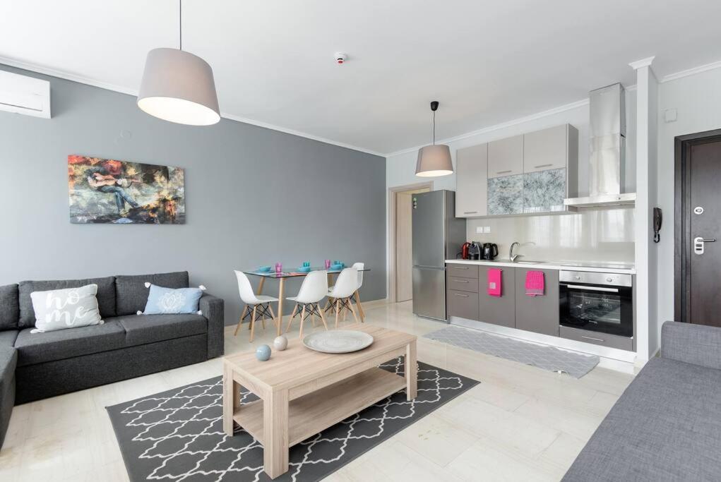 Penthouse Suite In The City Center Солун Екстериор снимка