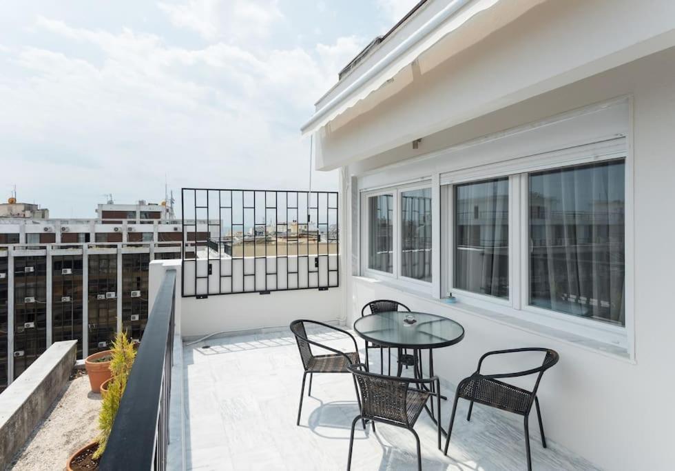 Penthouse Suite In The City Center Солун Екстериор снимка